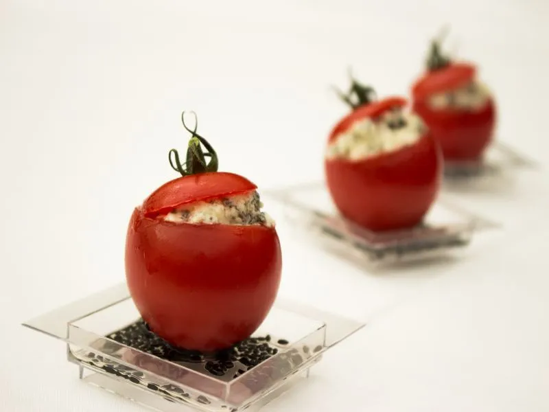 Vieno kąsnio užkandis pomidore