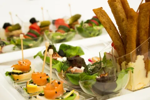 Maisto pasiūlymas krikštynoms užkandžiai Vilniuje